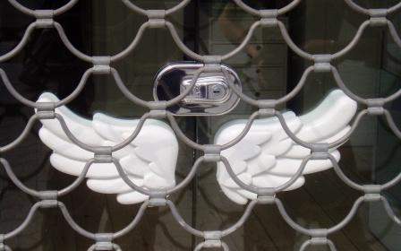 Rideau et grille métallique illustration